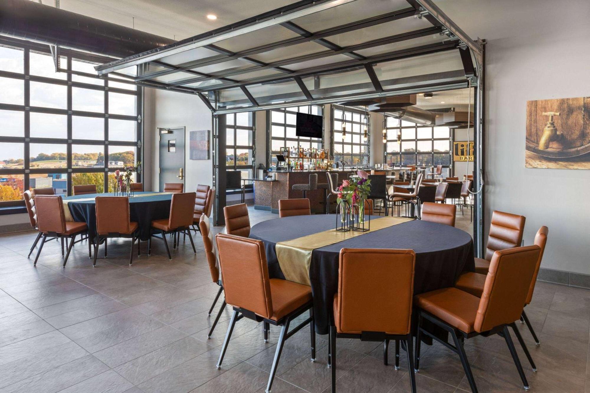 Riverbend Hotel And Suites, Trademark Collection By Wyndham Ashtabula Ngoại thất bức ảnh