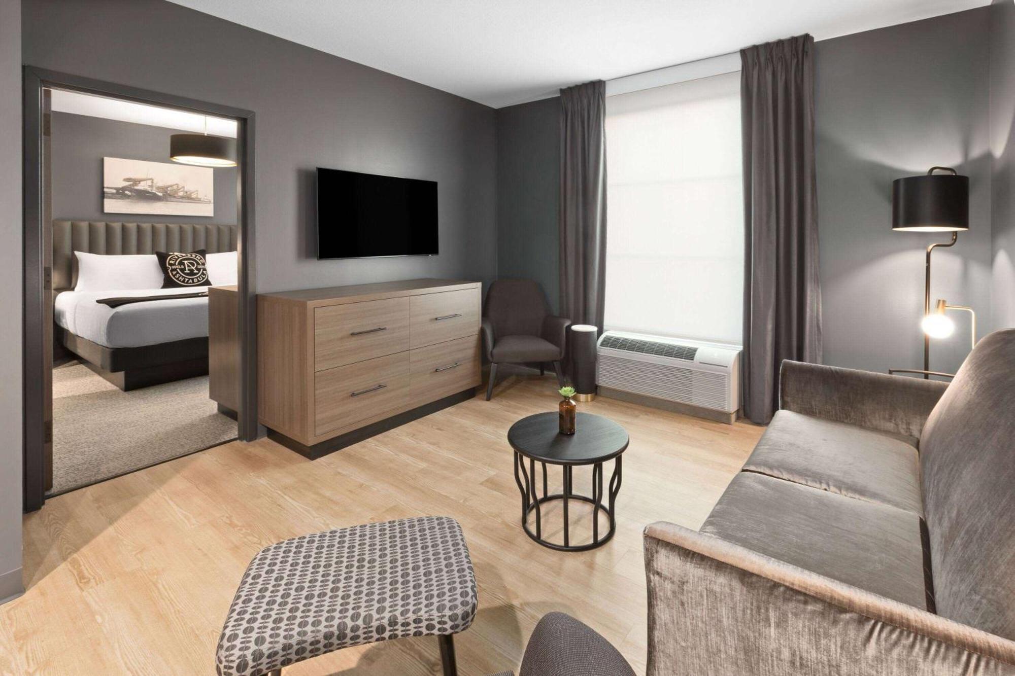 Riverbend Hotel And Suites, Trademark Collection By Wyndham Ashtabula Ngoại thất bức ảnh